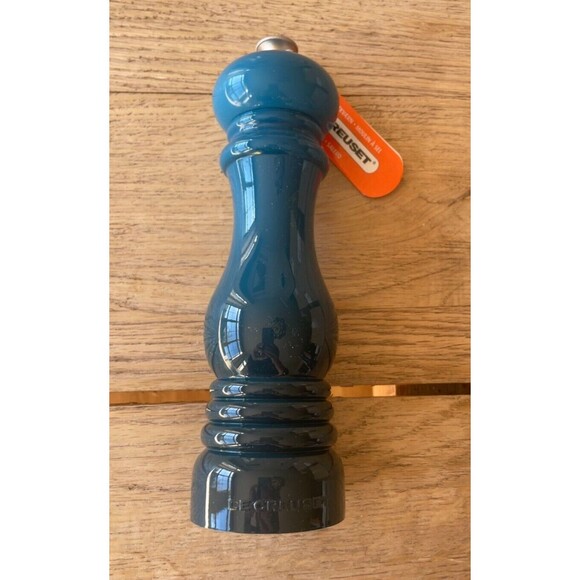 Le Creuset Acrylic Classic Manual Salt Mill 8 in Deep Teal Blue NEW - Picture 2 of 7